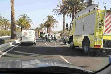 Aparatoso vuelco de un todoterreno en la Avenida del Cabildo de Telde/TA.